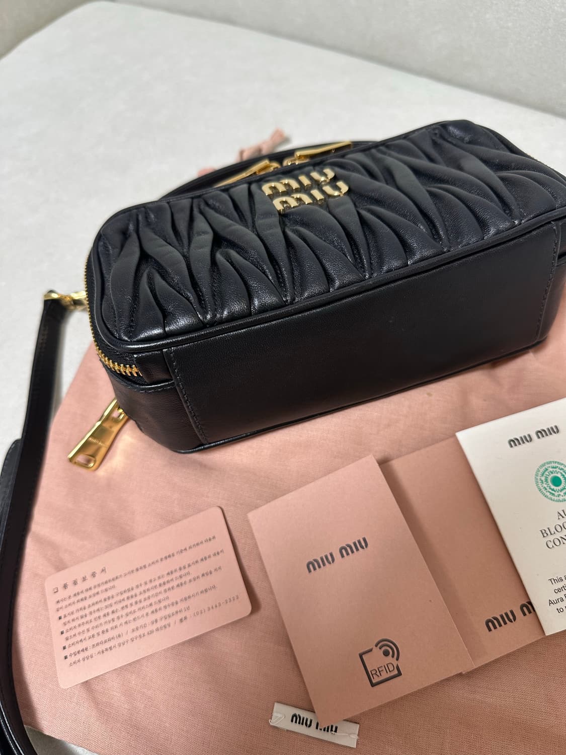 [A+ 정품] 미우미우 마테라쎄 탑핸들 크로스백 상품이미지2