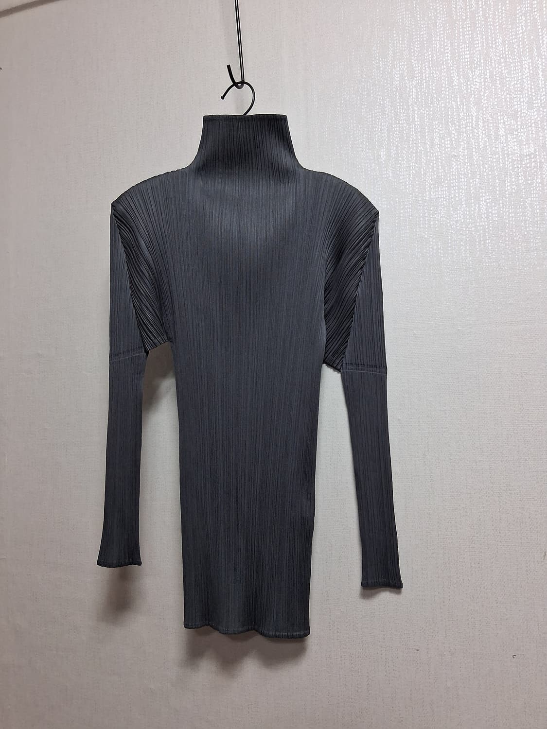 이세이미야케 플리츠플리즈 하이탑블라우스 표기3  55에서77 
원산지 일 상품이미지1