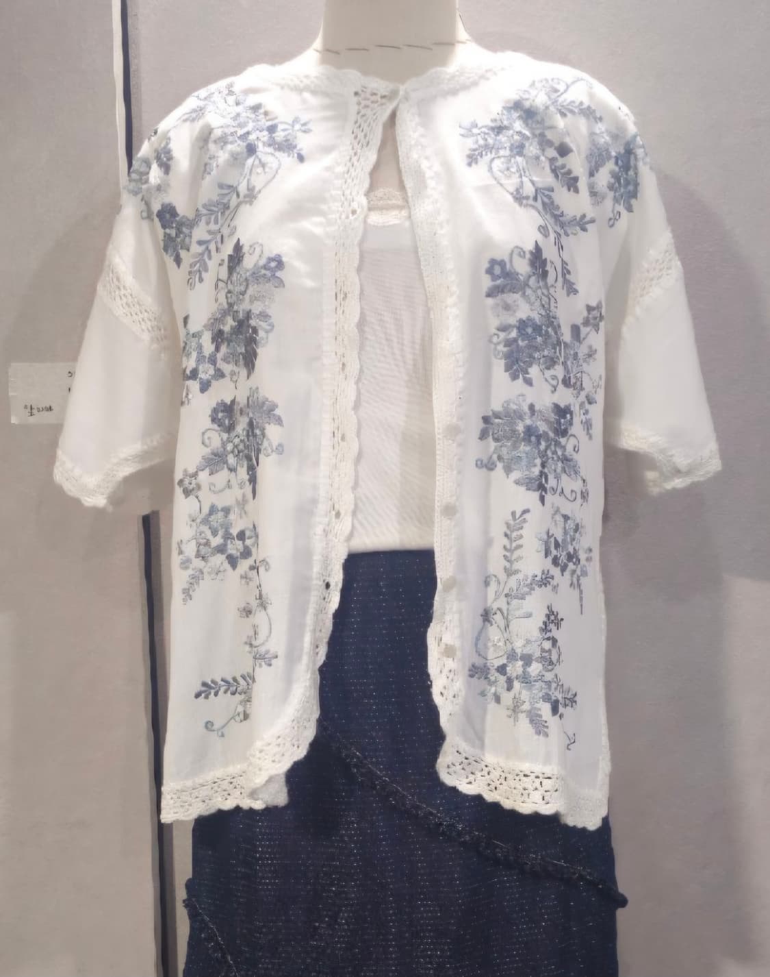 [HAND KNIT] 세오리아 핸드메이드 자수 블라우스 (LL) 상품이미지1