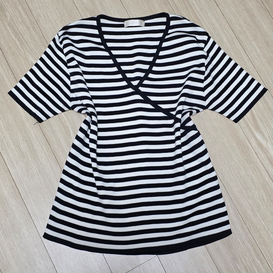 빈티지 차이나풍)00s 10s 블랙x화이트 v넥 랩스타일 니트 반팔 상품이미지1