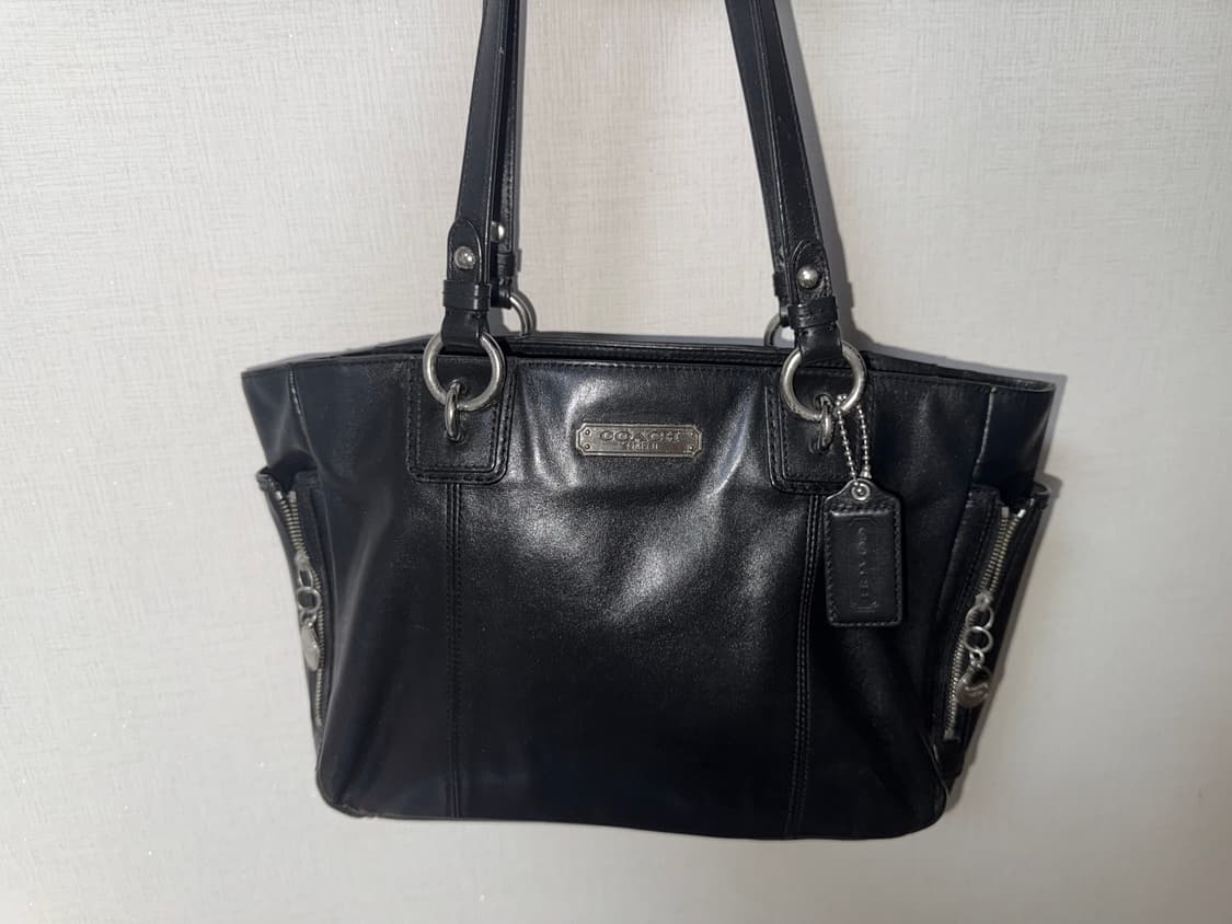 코치 가죽 숄더백 블랙 상품이미지1