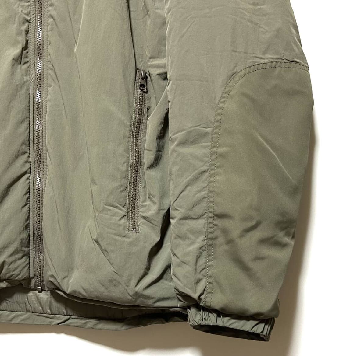 프릭스스토어 레벨7 카키 다운자켓 상품이미지4