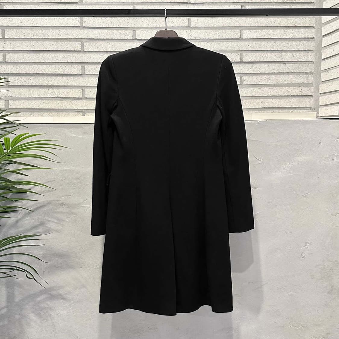 띠어리 테일러드 롱 코트 자켓 투버튼 투포켓 디테일 블랙 블레이저 상품이미지2