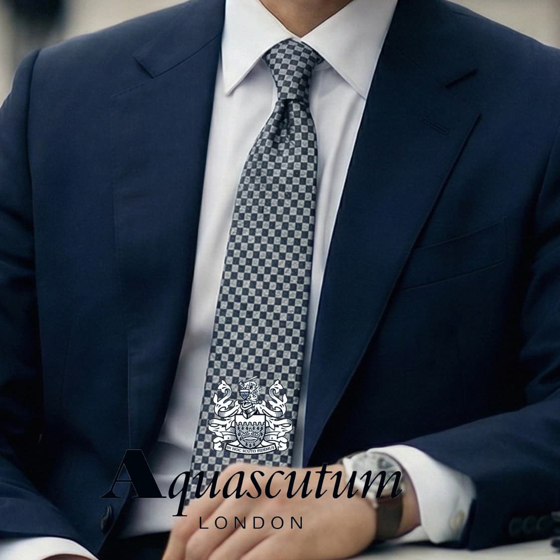 아쿠아스큐텀 실크 네이비 기하 패턴 넥타이 8.8cm A등급 A19456 상품이미지1