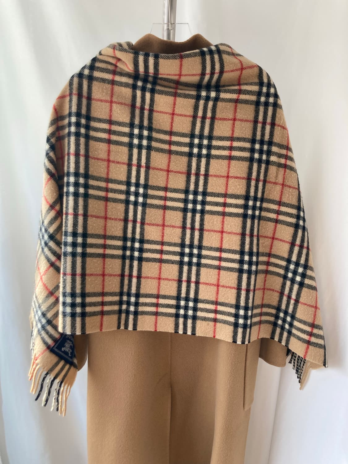 정품) 버버리 노바체크 울100 무릎담요 겸 숄 베이지 상품이미지7