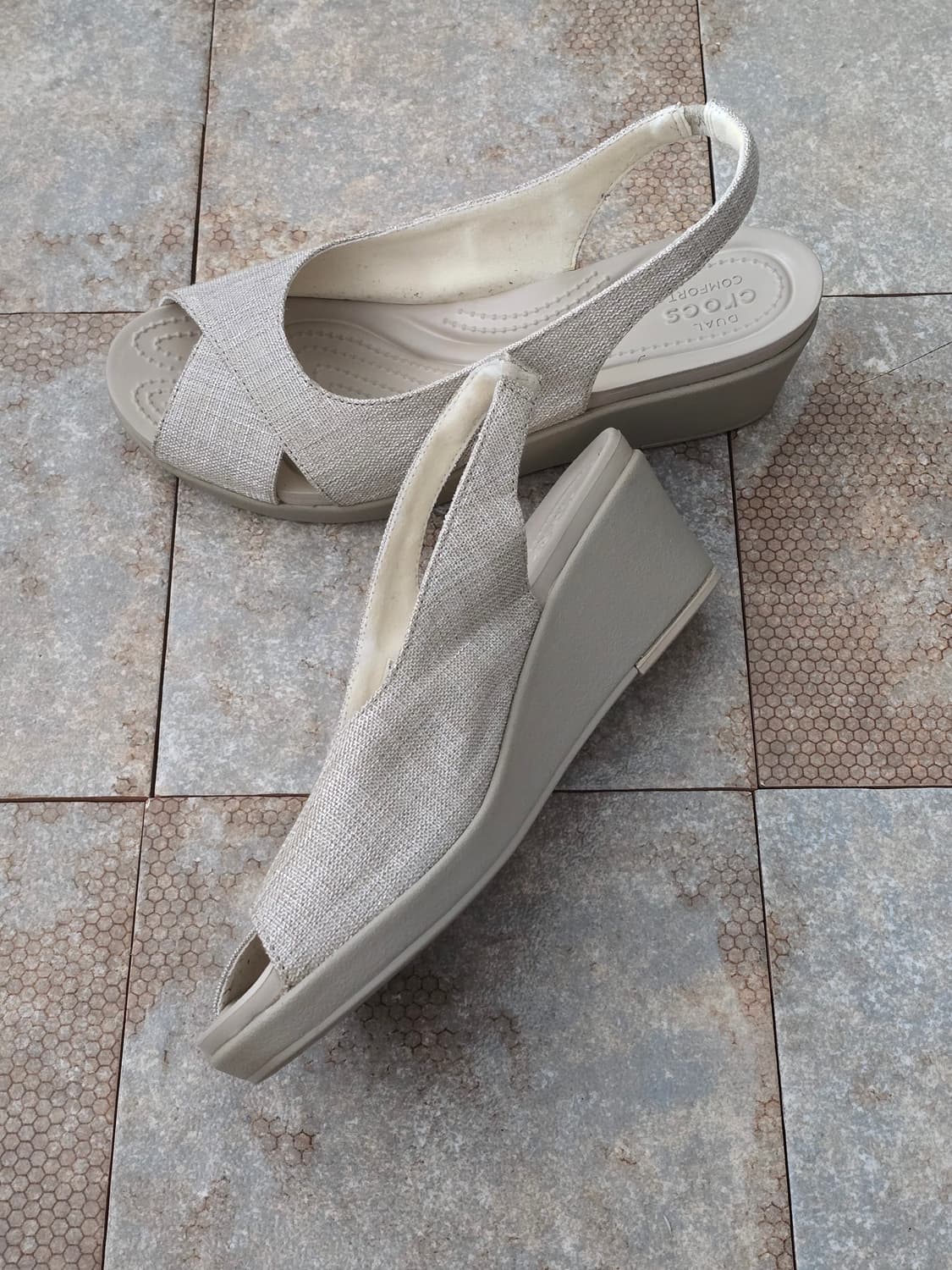 (250)크록스 레이안 쉬머 슬링백 웨지 샌들 상품이미지5