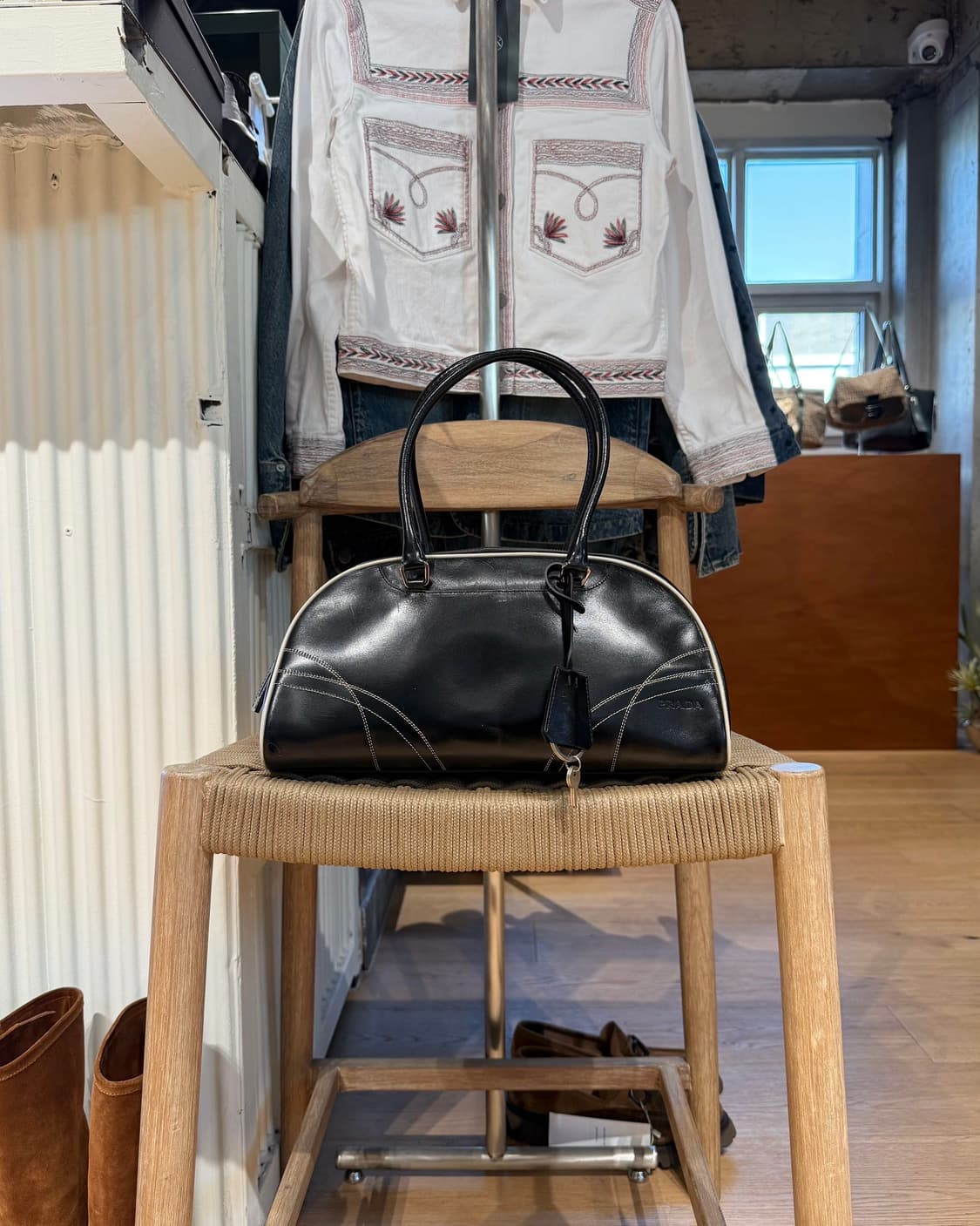 프라다 블랙 비텔로 드라이브 볼링백  상품이미지1