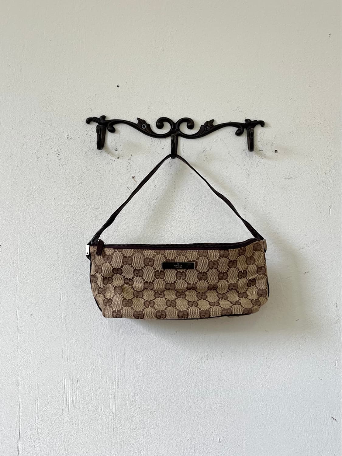 GUCCI GG 로고 캔버스 숄더백 상품이미지1