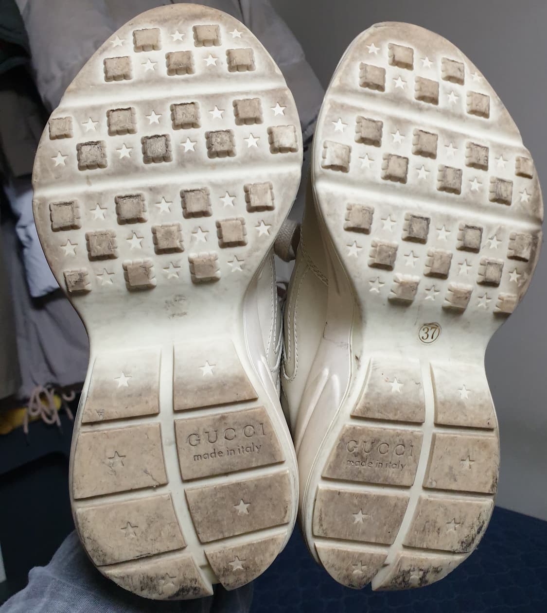 구찌 롸이톤 띠로고 레더 스니커즈 37 (235) 상품이미지4