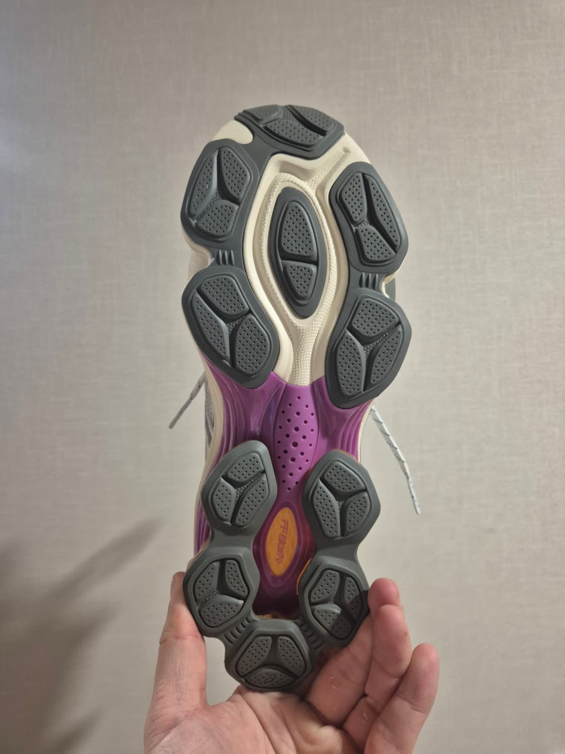 [새상품/250] 아식스 젤 키네틱 플루언트 화이트 트러플 그레이 상품이미지4