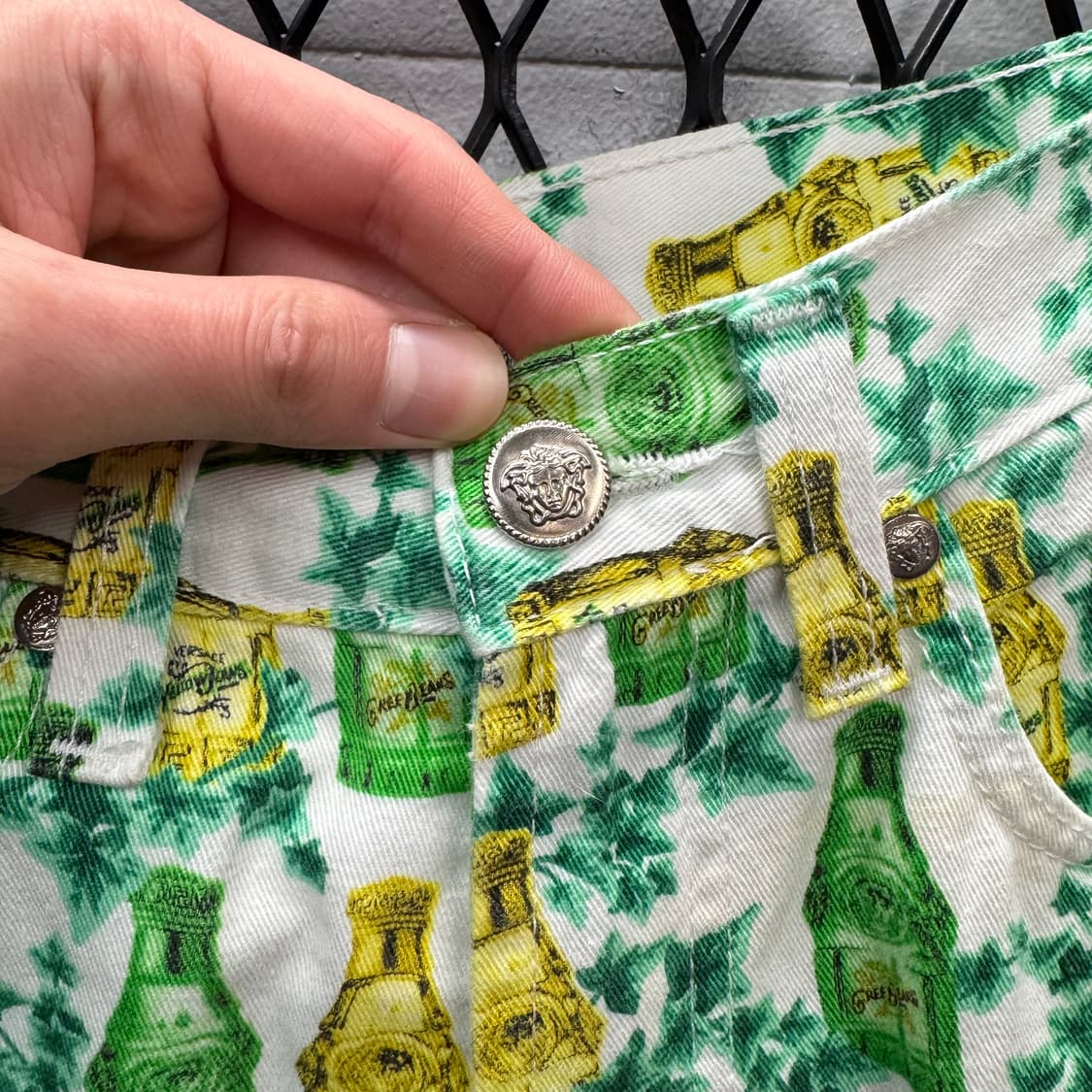 90s 베르사체 진스 꾸뛰르 보틀 프린트 데님 팬츠 화이트 상품이미지5