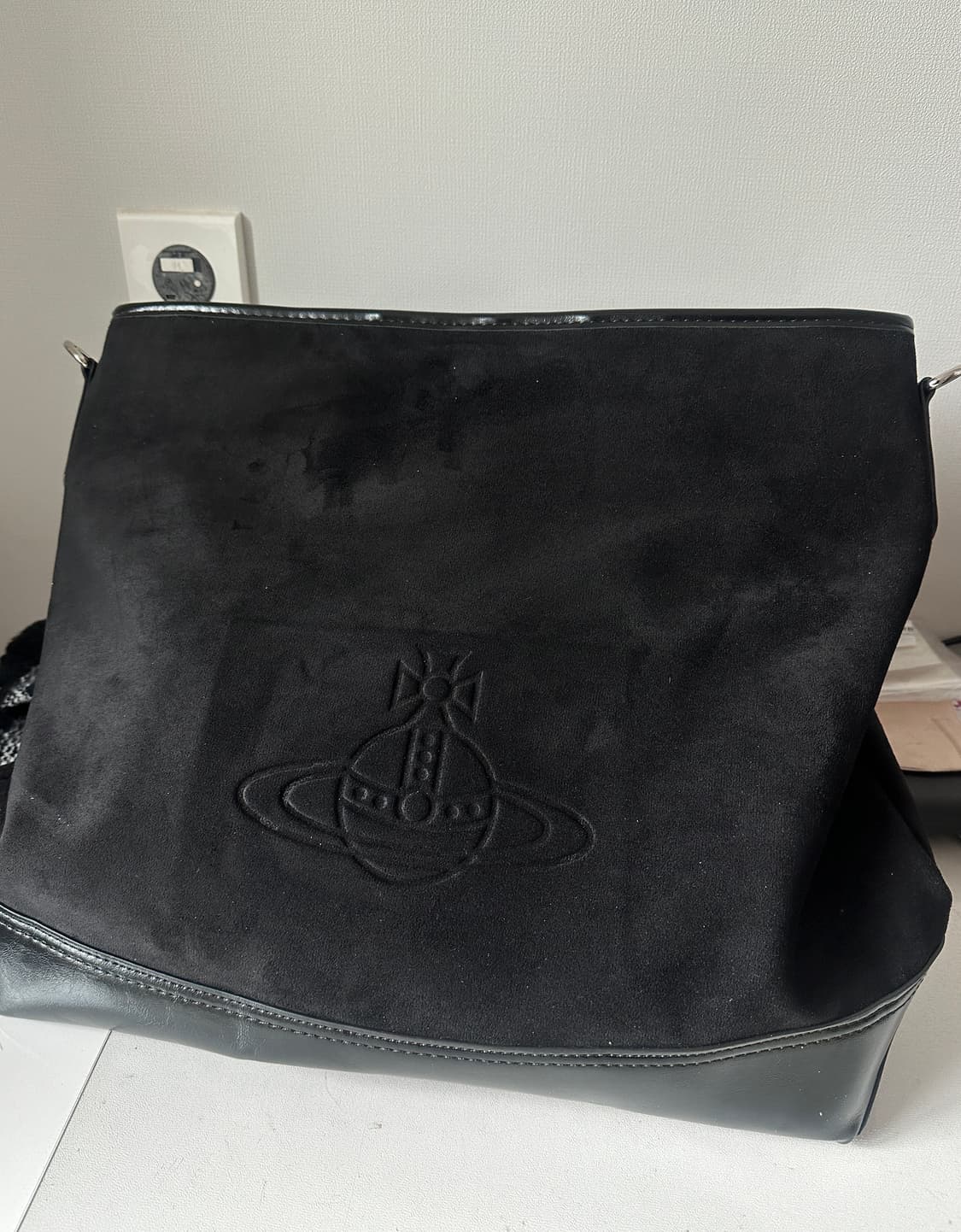 비비안웨스트우드 블랙 스웨이드 호보백 상품이미지3