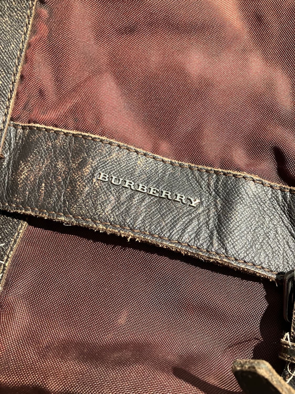 BURBERRY 나일론 레더 믹스 메신저백 상품이미지5