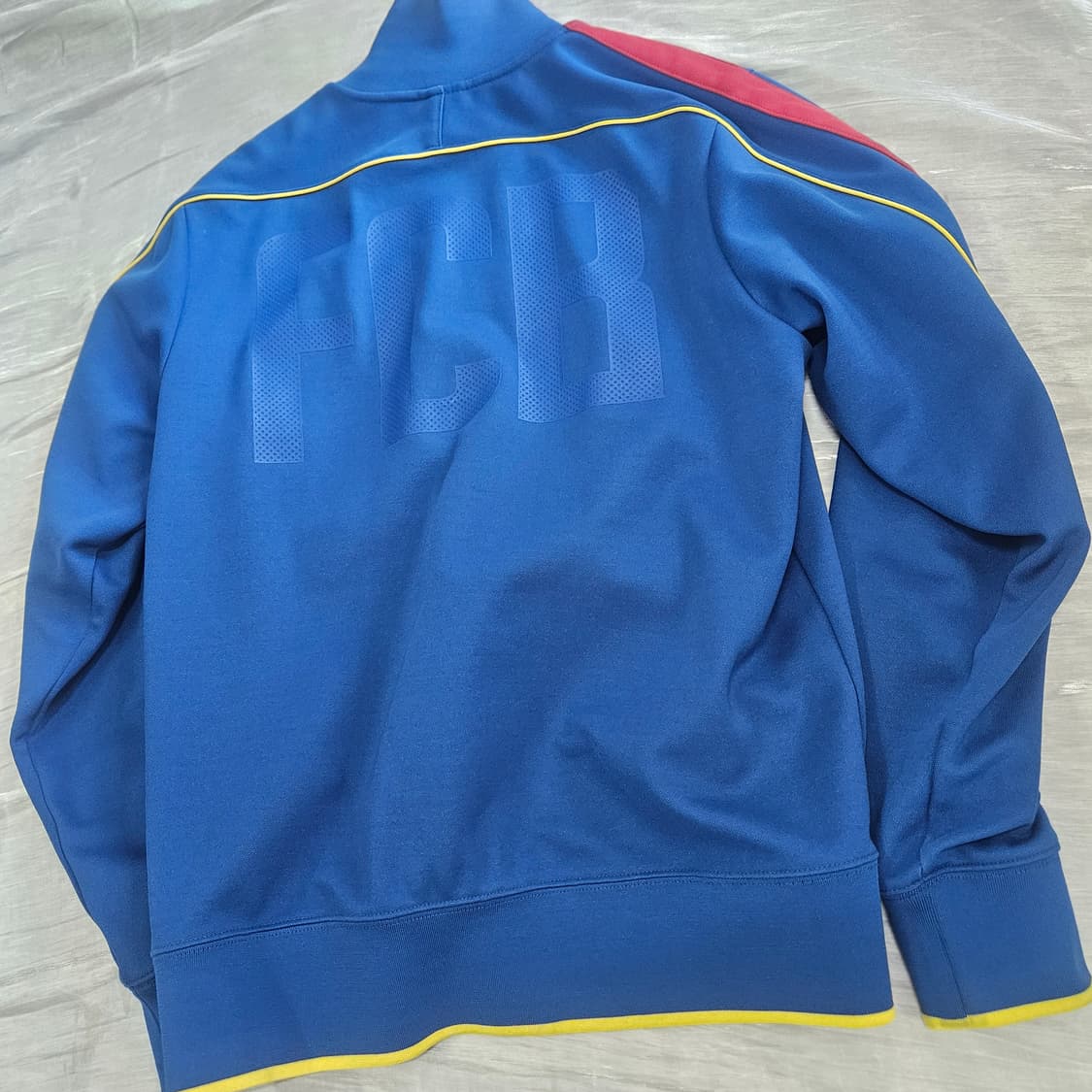 𝗡𝗜𝗞𝗘 X FCB TRACK JACKET 🔵🔴 상품이미지7