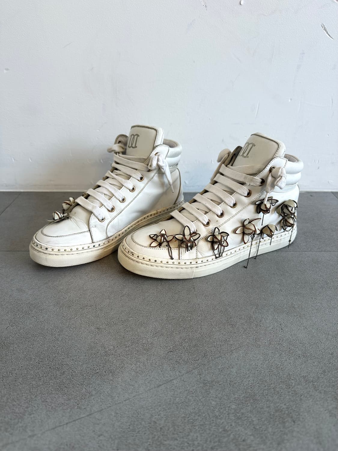 디스퀘어드 런웨이 플라워 아플리케 하이탑 스니커즈 상품이미지3