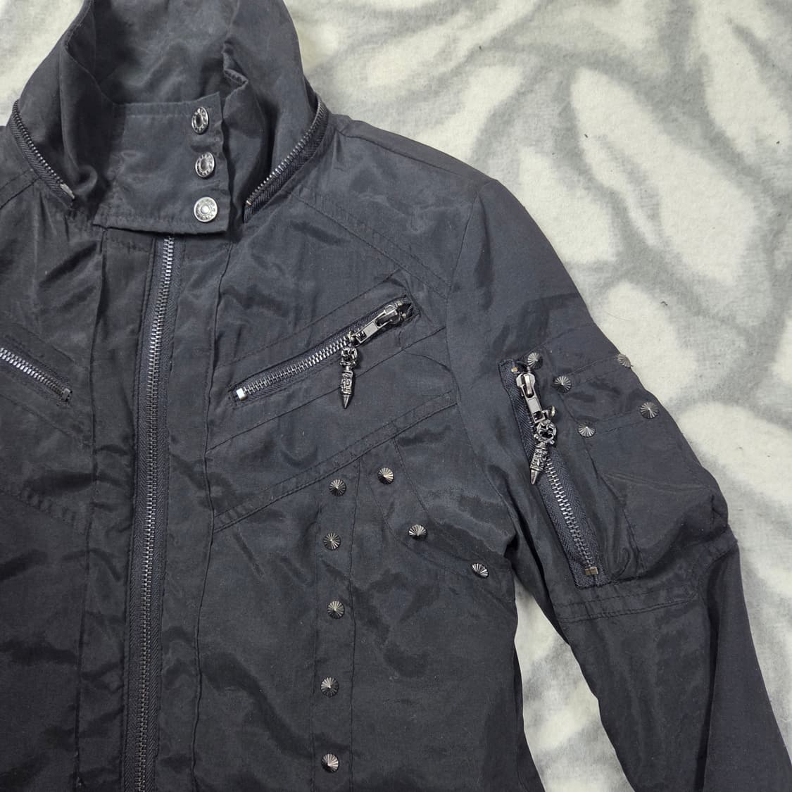 [D.I.A] 다이아 펑크 스터드 멀티포켓 하이넥 자켓 상품이미지3