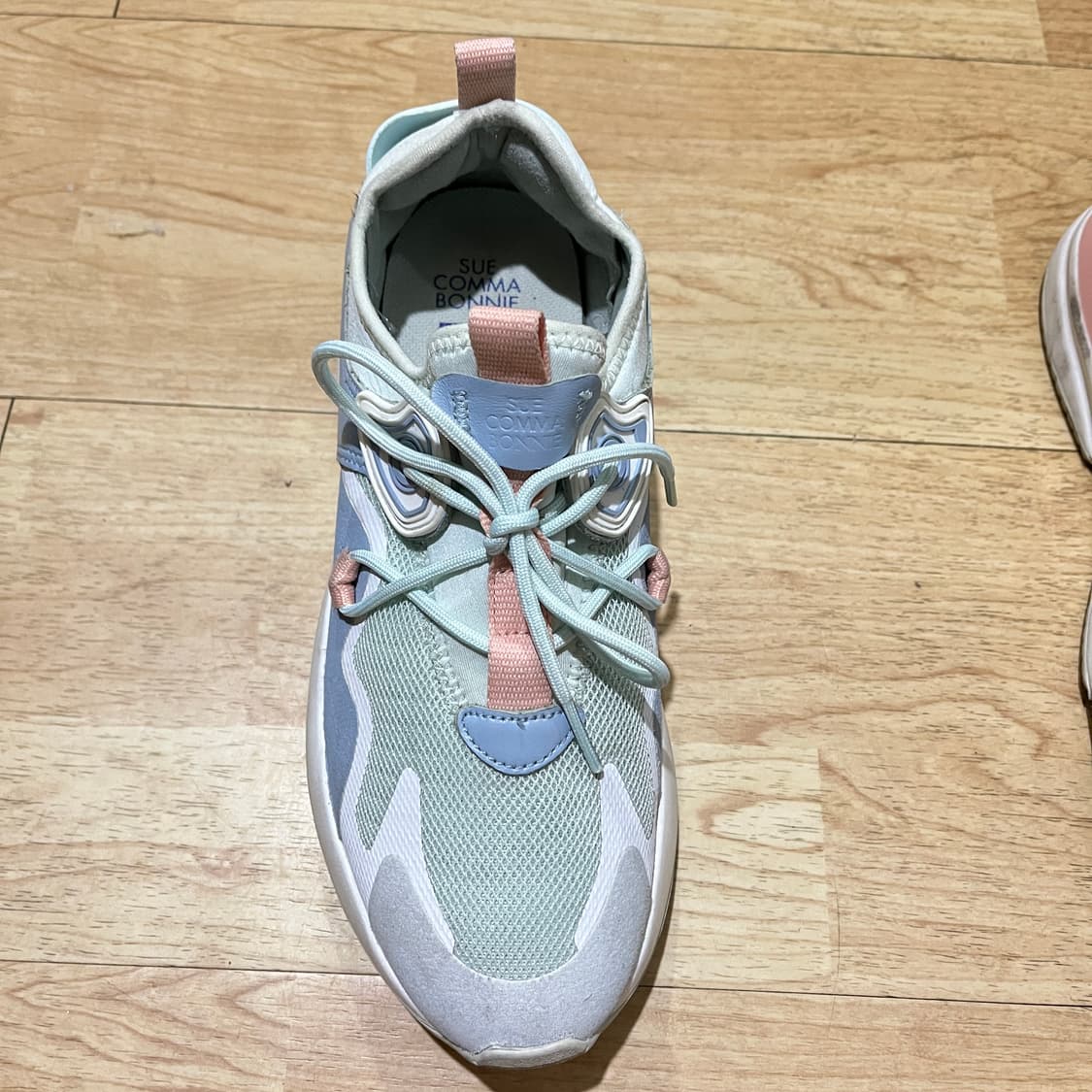 (245mm) 슈콤마보니 푸에고 스니커즈 (청하 착용) 상품이미지3