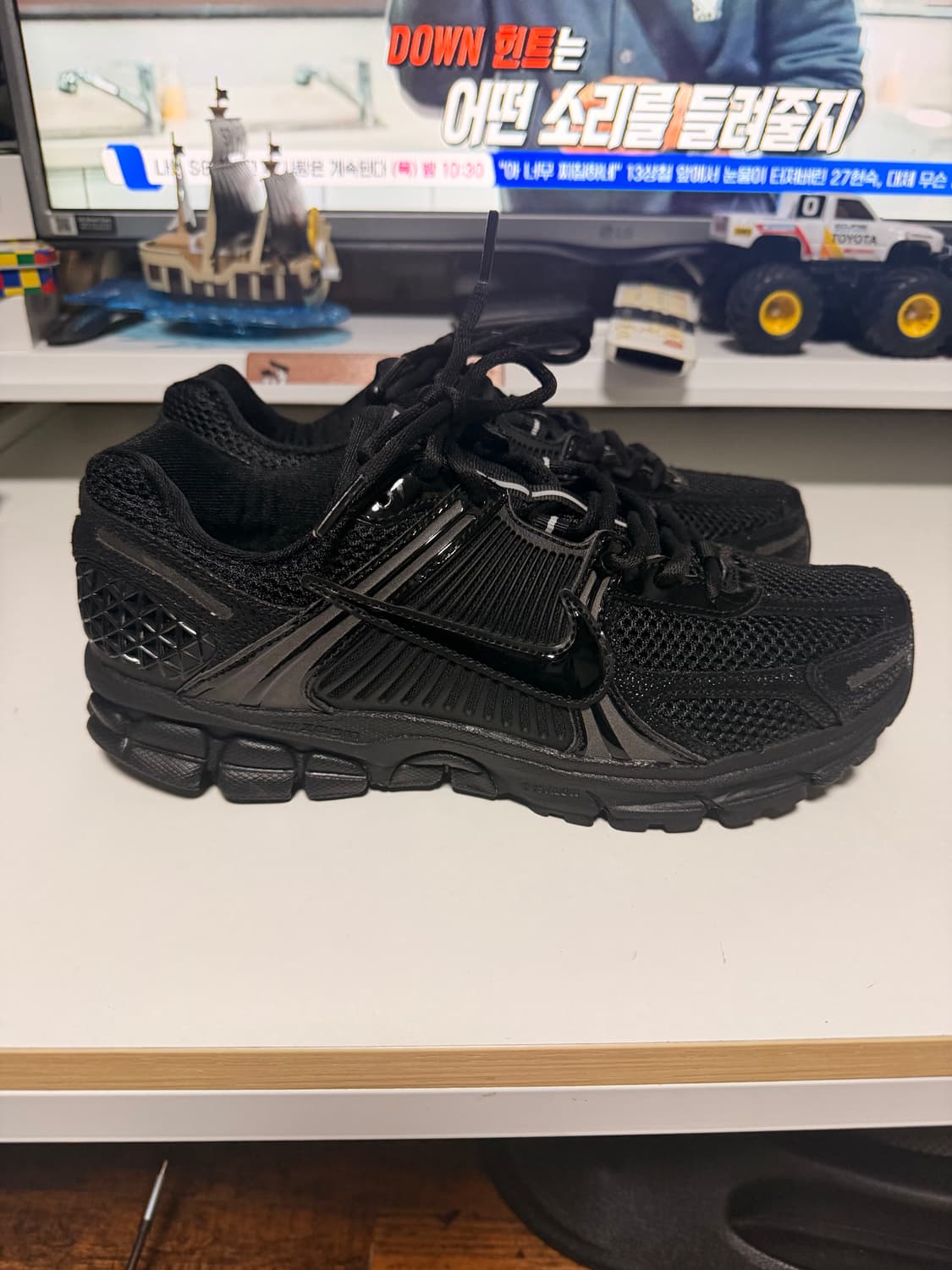 나이키 줌 보메로 5 블랙 메탈릭 실버 265 상품이미지2