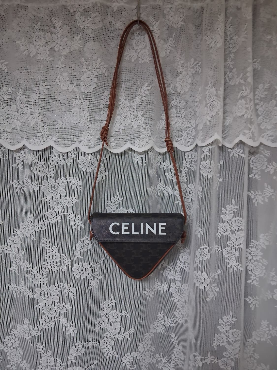 셀린느트라이앵글크로스백 상품이미지1