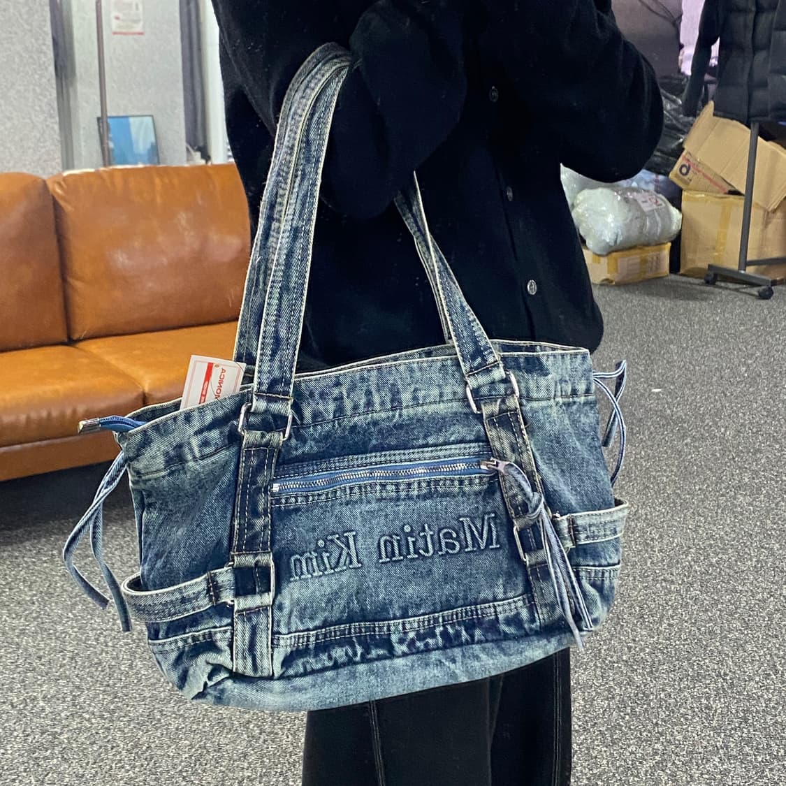 마뗑킴 빅로고 워시드 데님 숄더백 B3449 상품이미지1