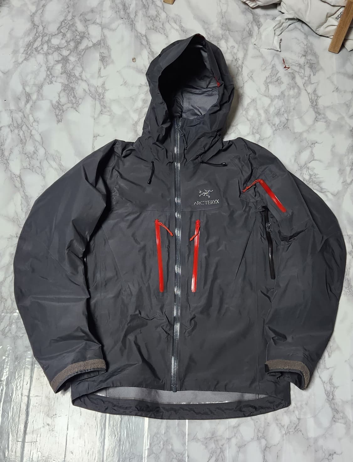 아크테릭스 알파 sv 파일럿 그레이 바람막이 후드 자켓 상품이미지1