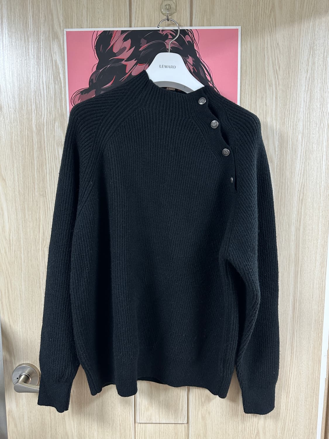 넥라인 버튼 니트 1회착용 상품이미지1