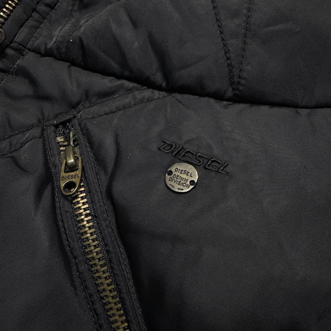 Name : 디젤 DIESEL 스펠아웃 블랙로고 블랙컬러 패딩  :)  상품이미지3