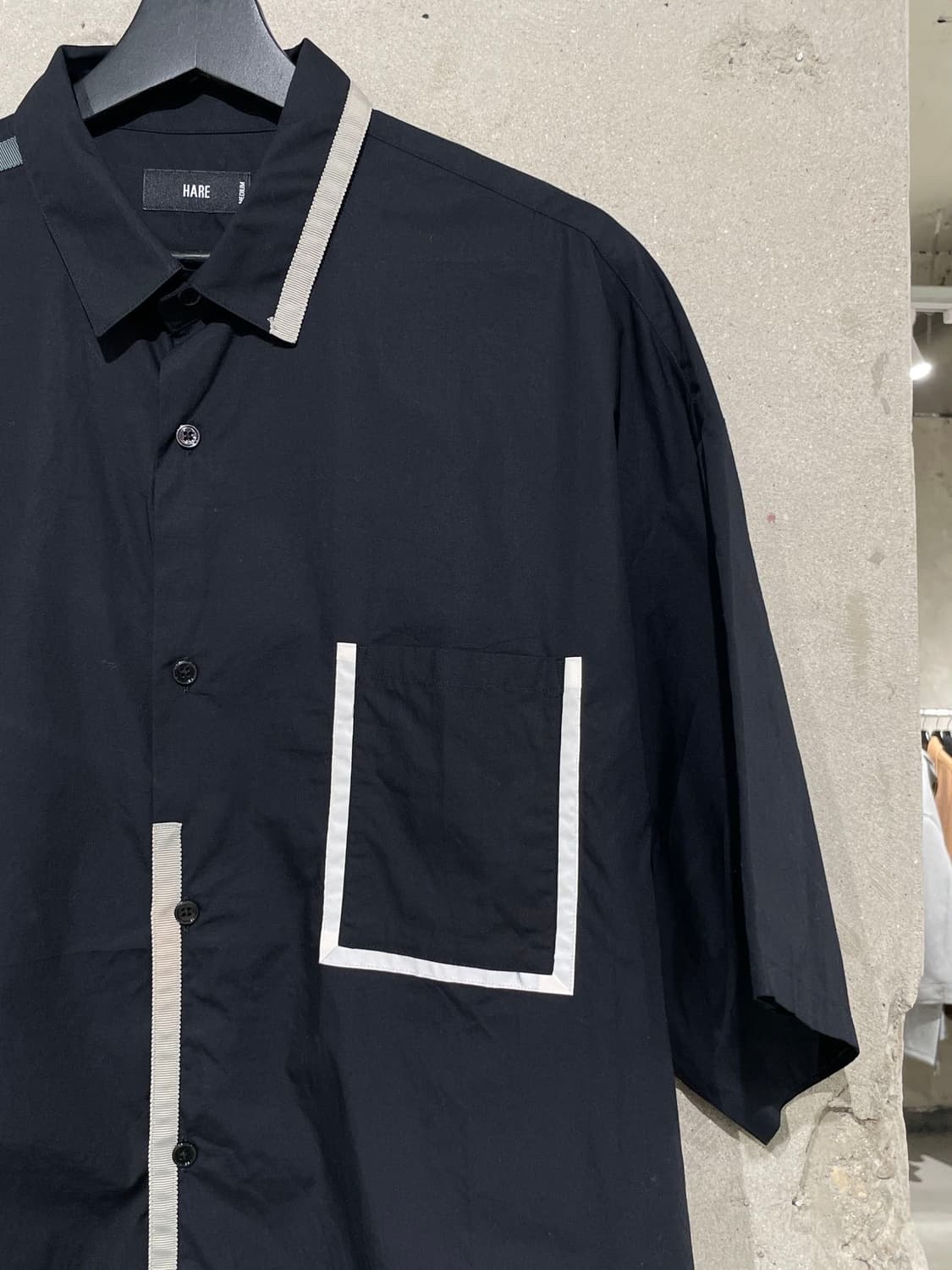 하레 블랙 패널 코튼 하프 셔츠 상품이미지3