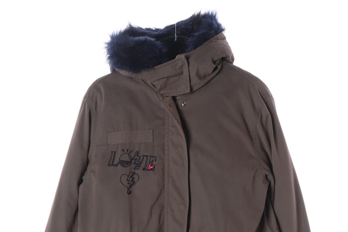 앳코너 LOVE 자수 네이비 퍼 트리밍 야상 점퍼 상품이미지4