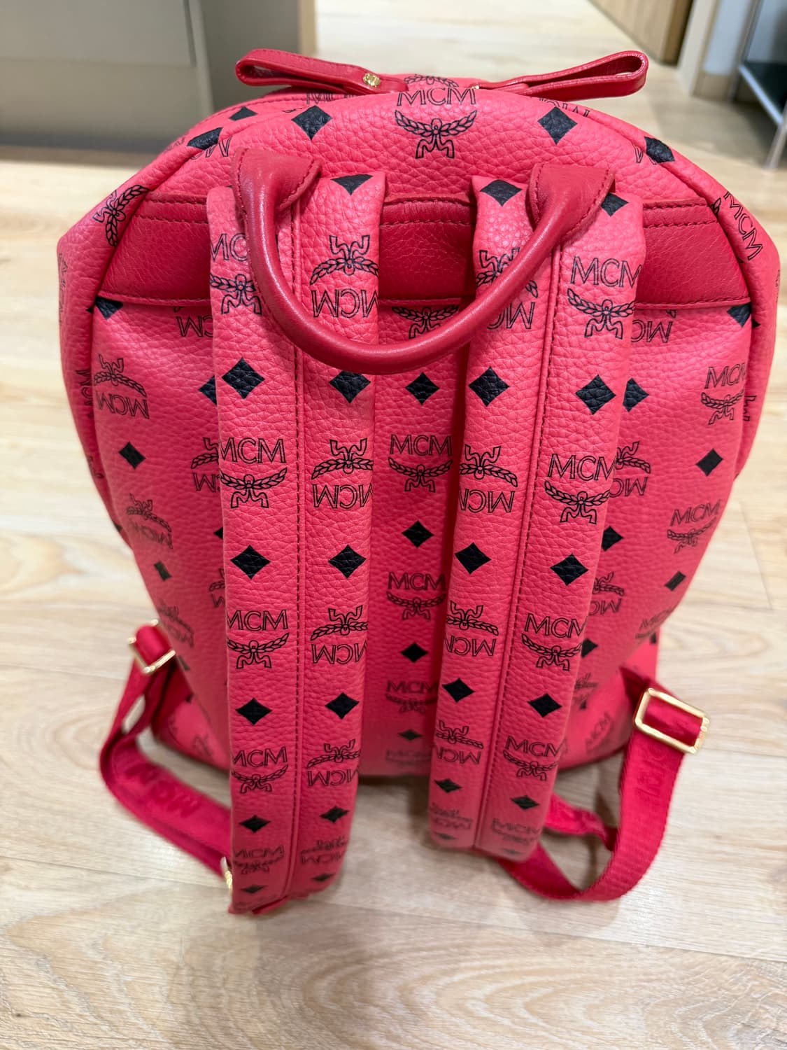 엠씨엠 비세토스 백팩 레드 상품이미지3