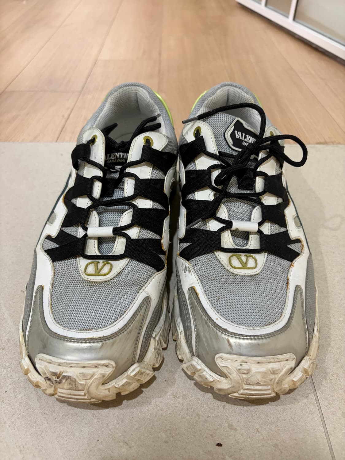 발렌티노  클라이머 스니커 43사이즈 팝니다 상품이미지1