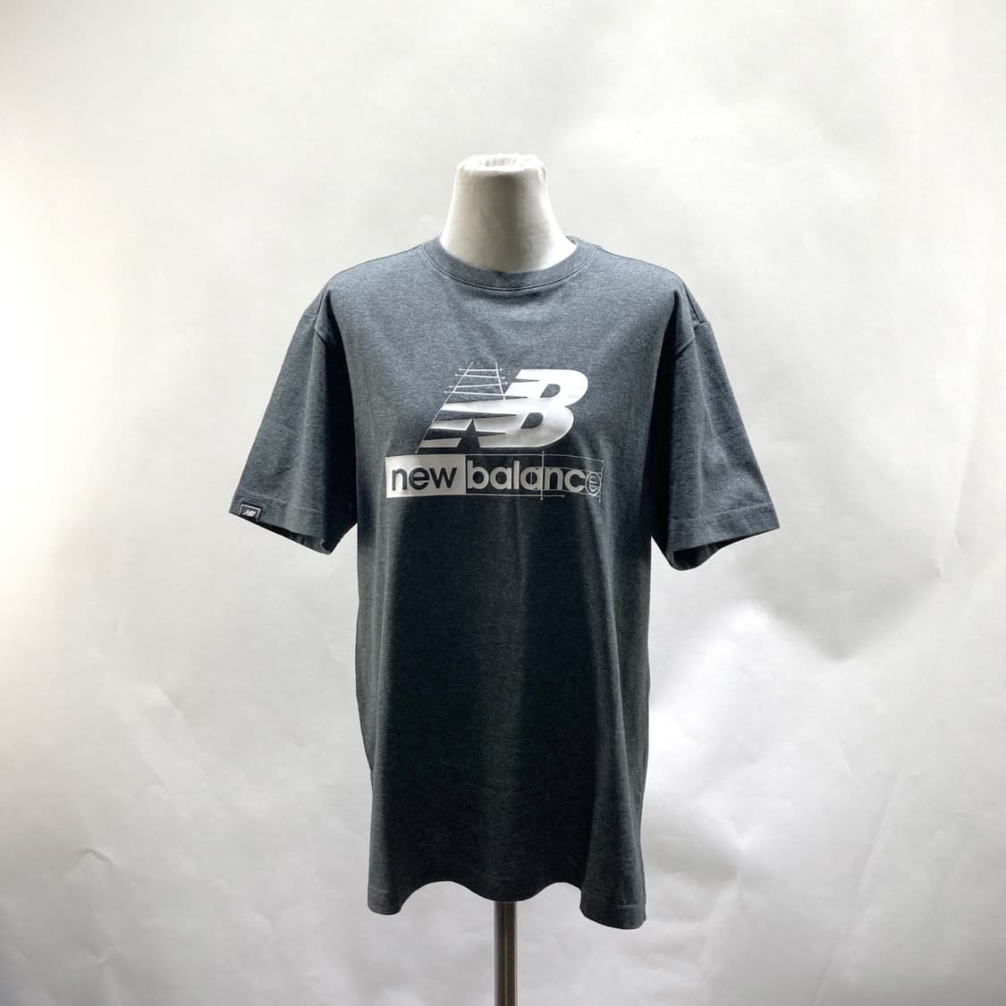 뉴발란스 남성반팔티 그레이 95  상품이미지1