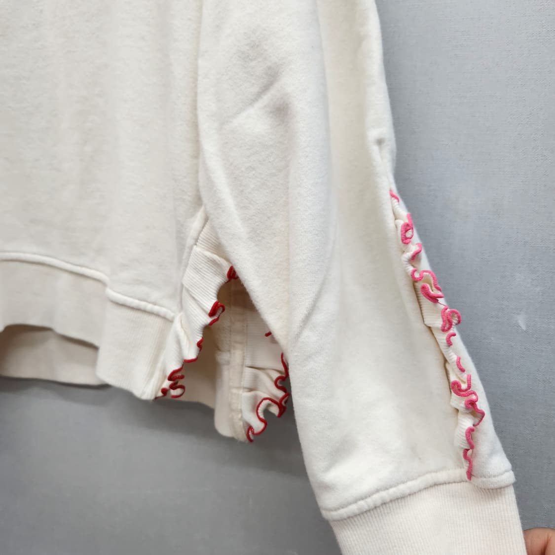 럭키슈에뜨 프릴 디테일 맨투맨 L 상품이미지3