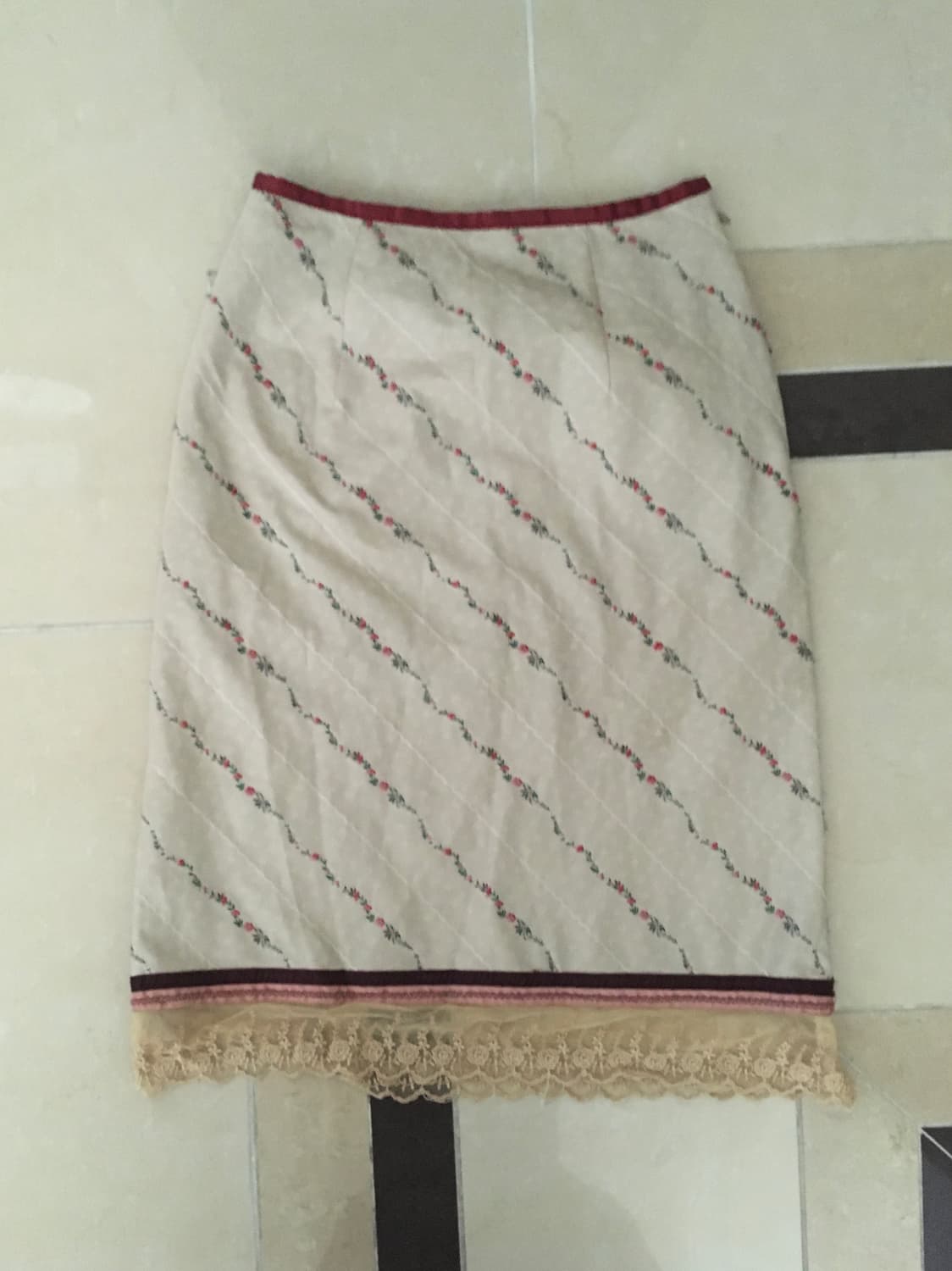 MAITRESSE flower pattern lace midi skirt 상품이미지1