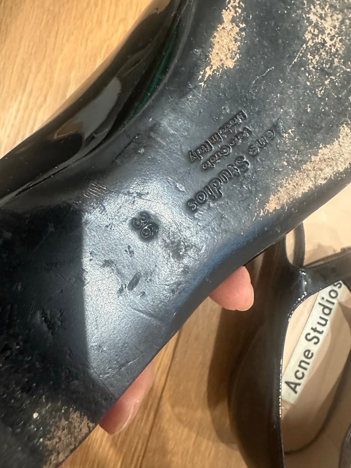 아크네 에나멜메리제인 230 상품이미지3