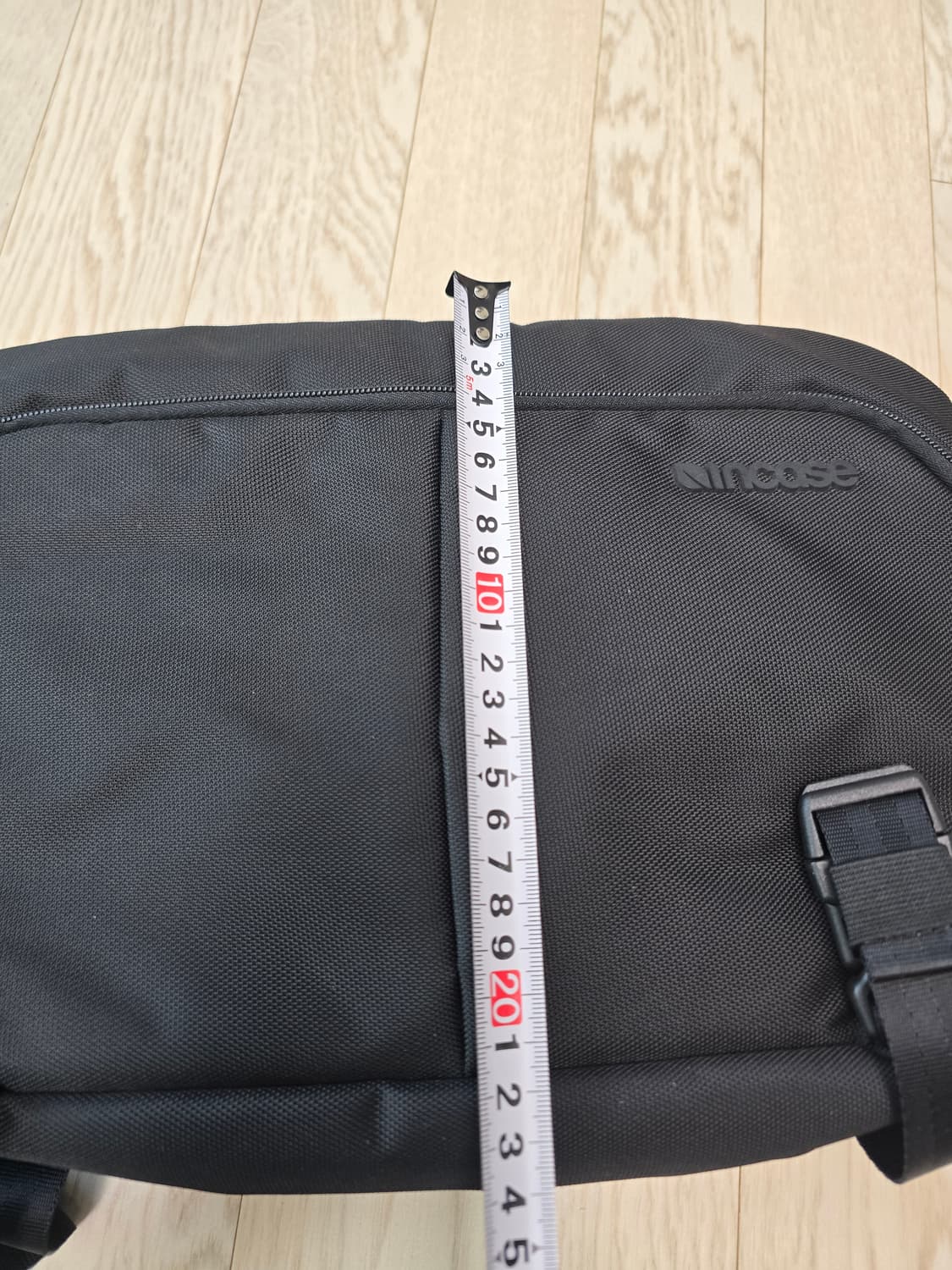 인케이스 블랙 슬링백 상품이미지6