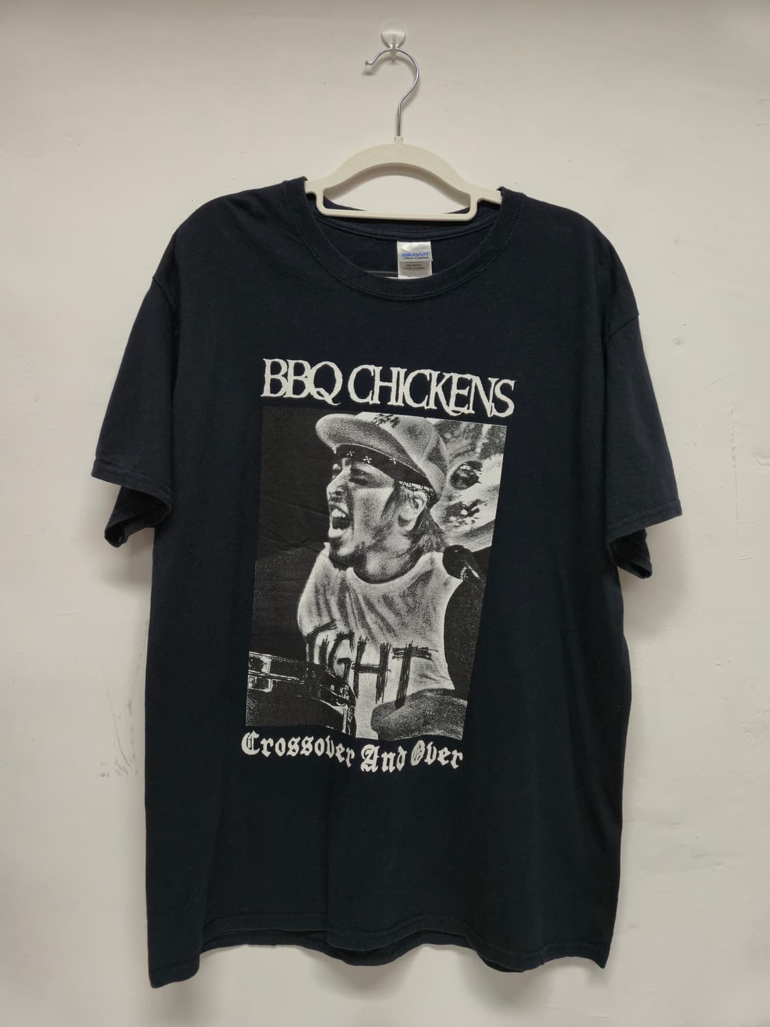 “BBQ CHICKENS” Graphic T-Shirt 상품이미지1