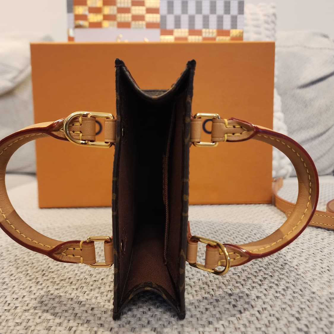 초민트급 22년12월 루이비통 쁘띠 삭플라 모노그램 미니 크로스백 상품이미지4