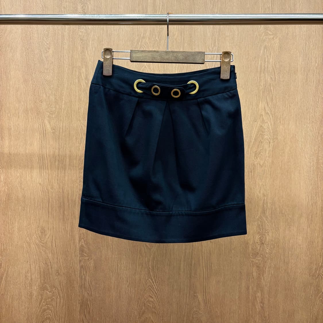 아르마니 익스체인지 미니 스커트 골드 아일렛 턱 밑단 절개 디테일 네이비 상품이미지2