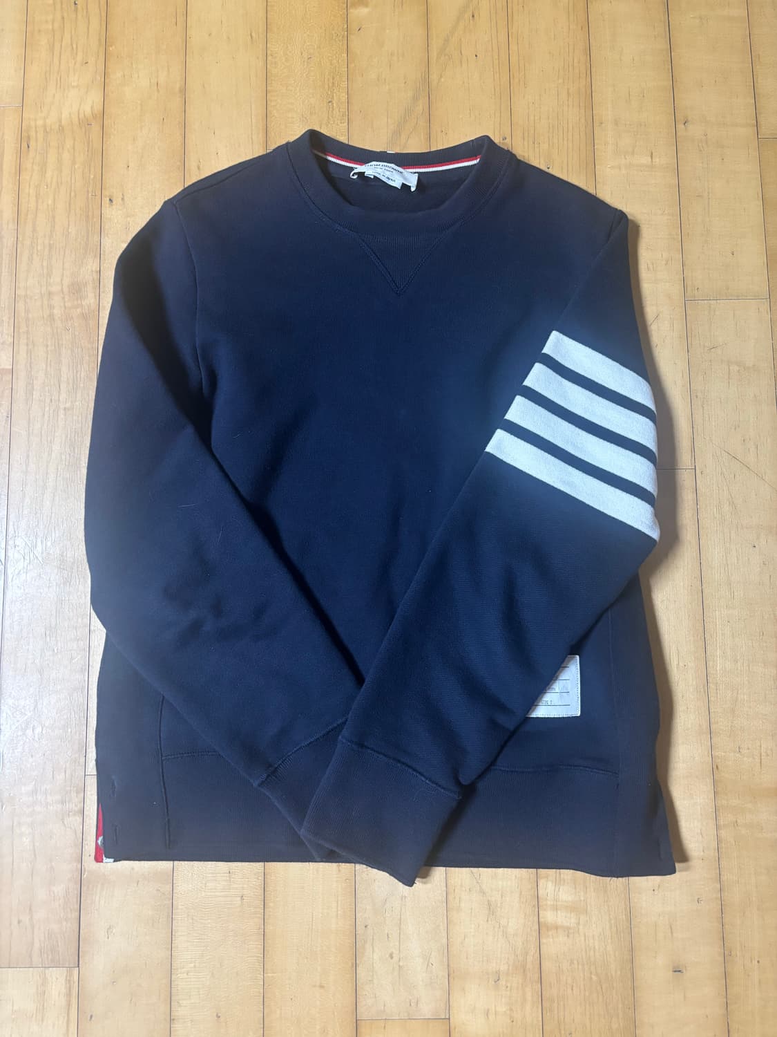 톰브라운 사선완장 맨투맨 네이비  상품이미지1