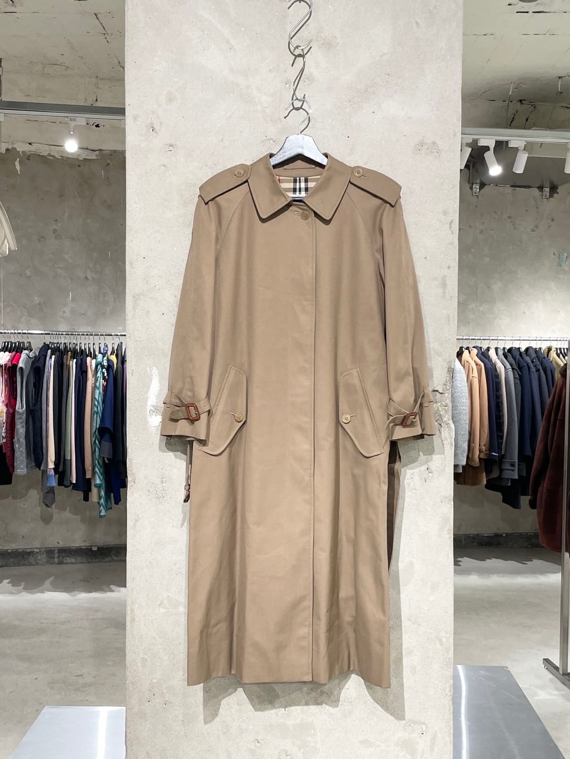 버버리 베이지 히든 버튼 벨티드 코트  상품이미지1