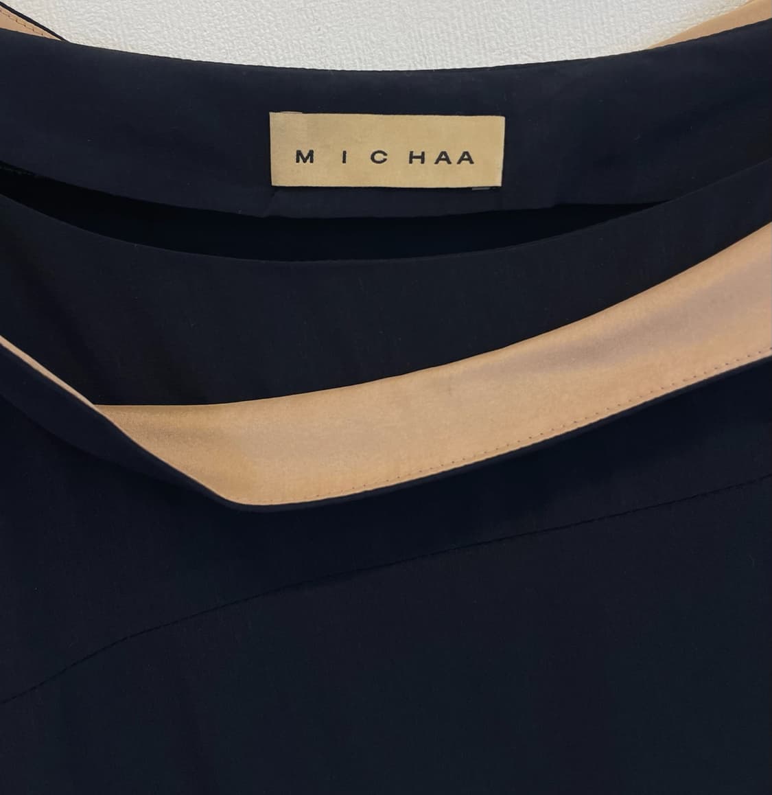 MICHAA 미샤 언발 여름블라우스 네이비:) 하객룩오피스룩출근룩 상품이미지2