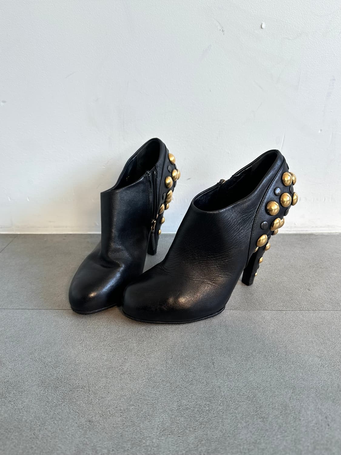 구찌 톰포드 바부스카 스터드 레더 앵클부츠 상품이미지1