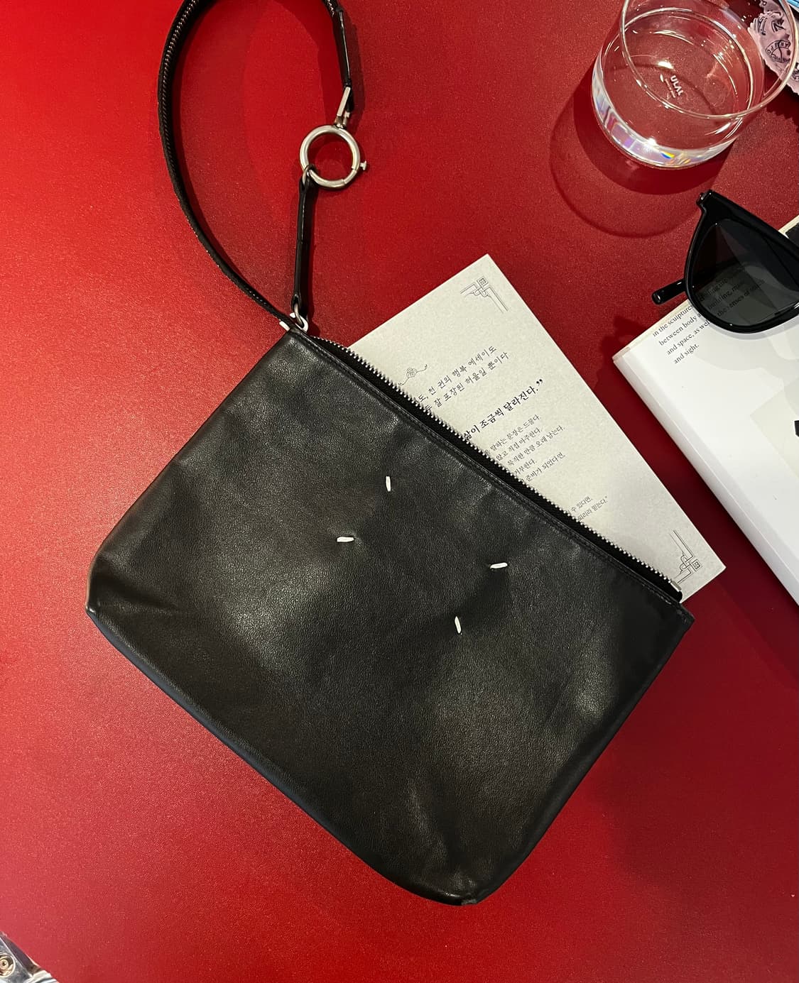 마르지엘라 레더 클러치 숄더백(블랙) 상품이미지2