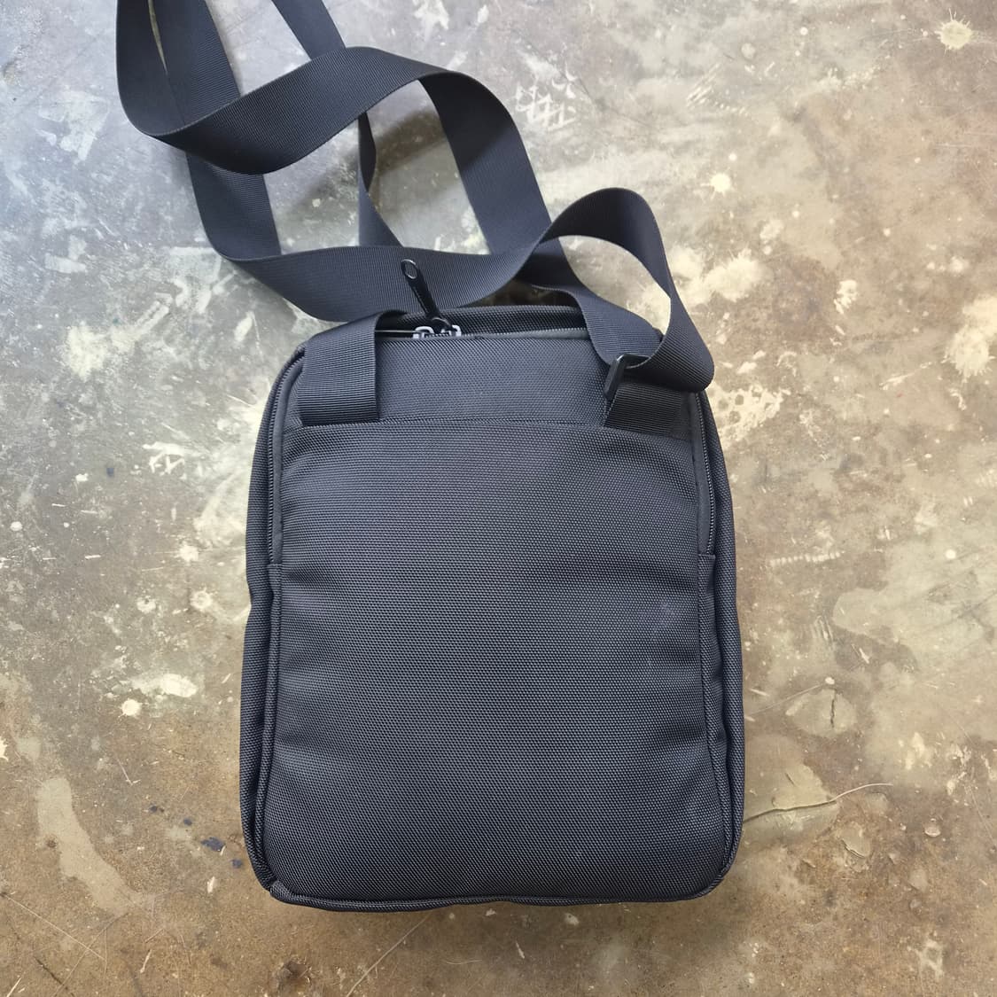 만다리나덕 블랙 크로스백 가방 상품이미지4