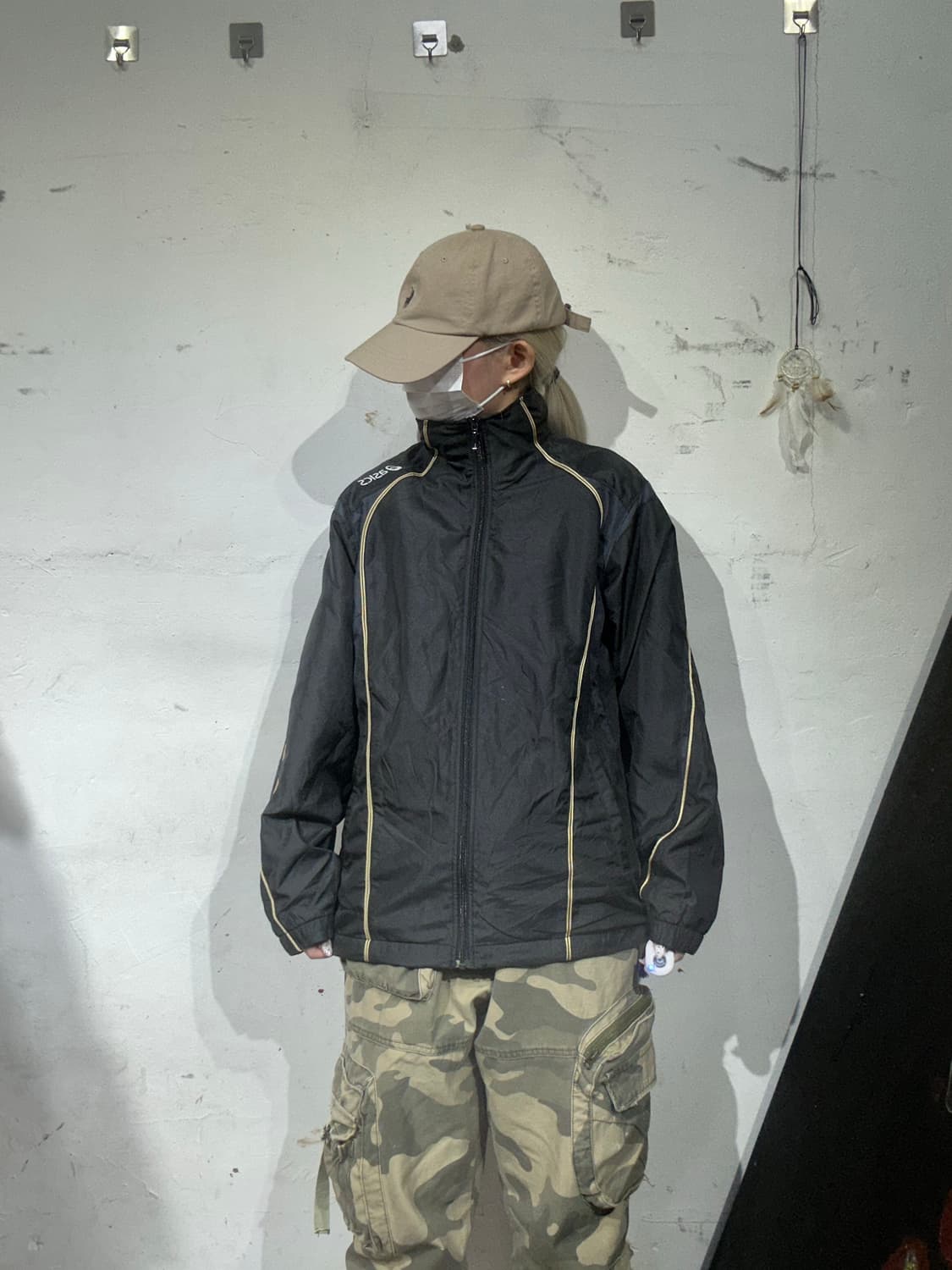 아식스 차콜 사이드 라인 바람막이 자켓 S 상품이미지2