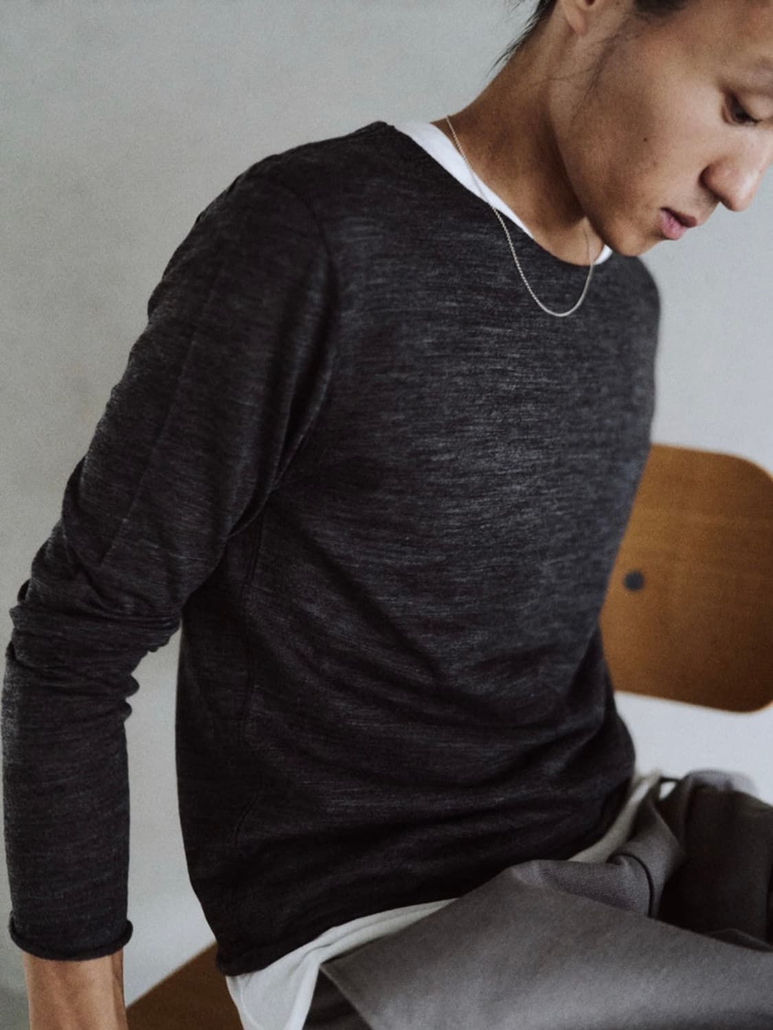 모노프리베 텍스쳐 울 롱슬리브 차콜 1size 상품이미지1