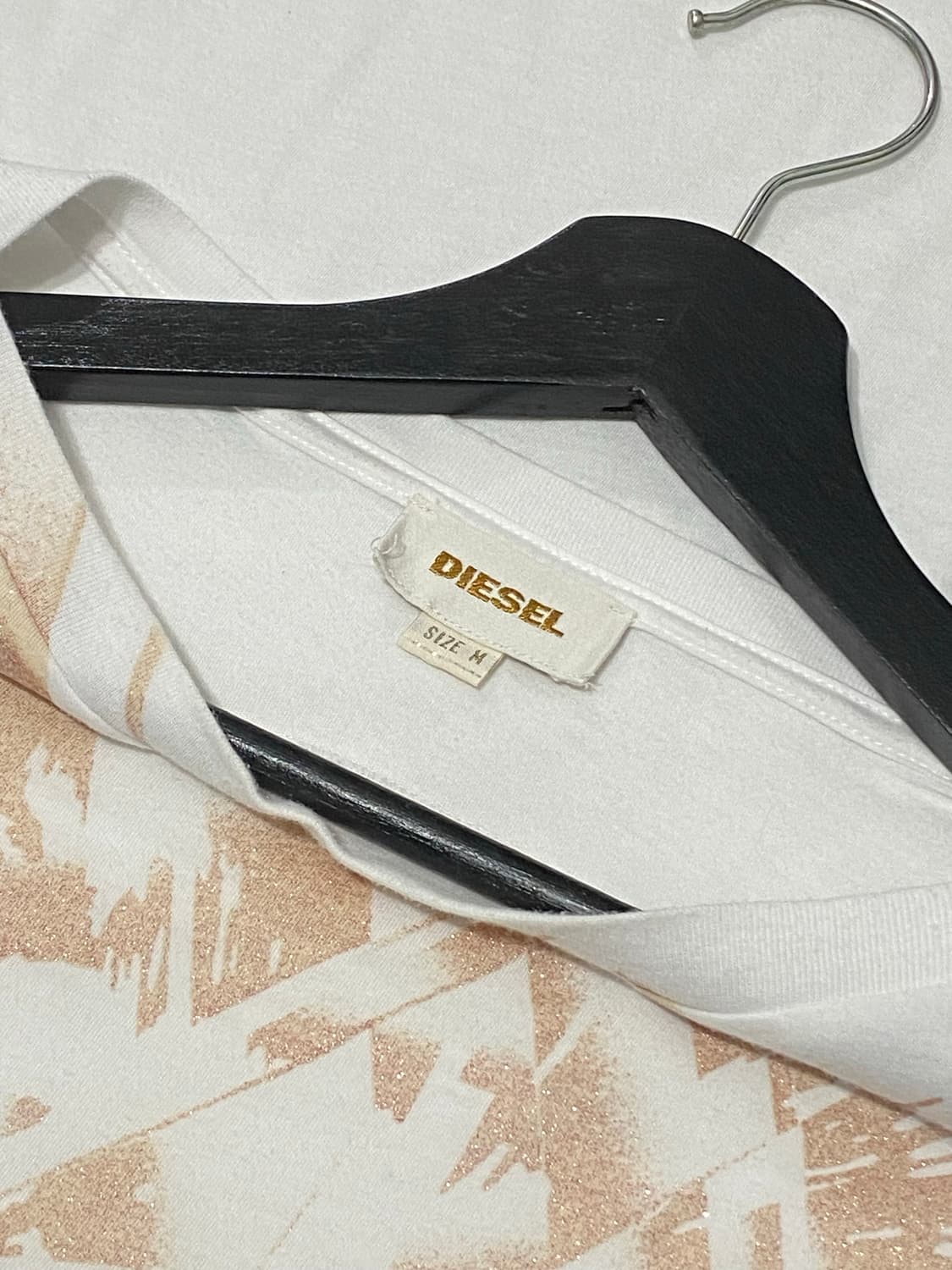 Diesel 글리터 그래픽 보트넥 반팔 티셔츠 상품이미지8