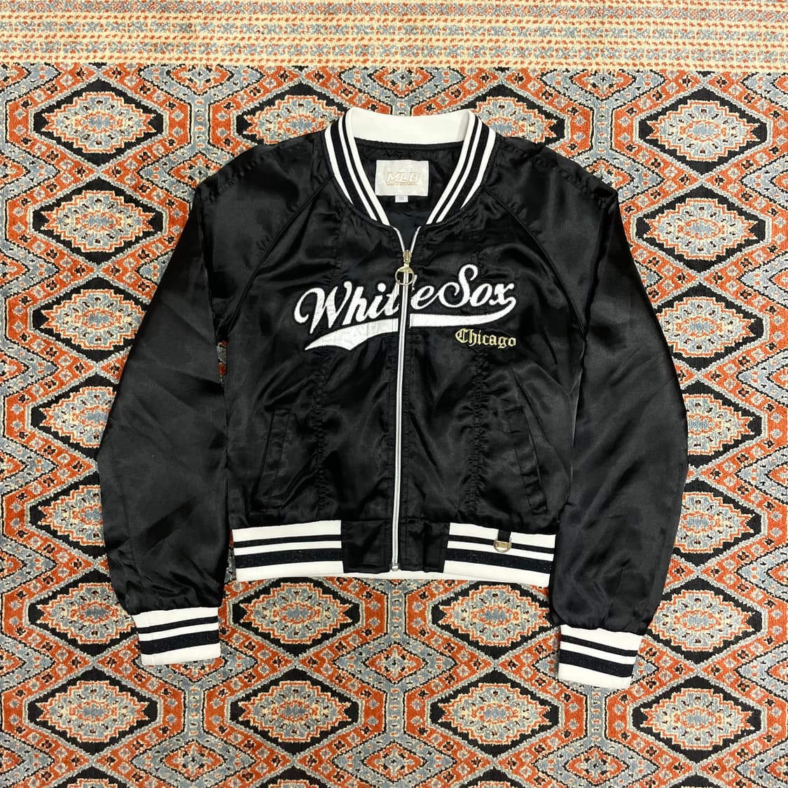 MLB 화이트삭스로고 블랙 새틴 크롭 야구점퍼 여성90  상품이미지1