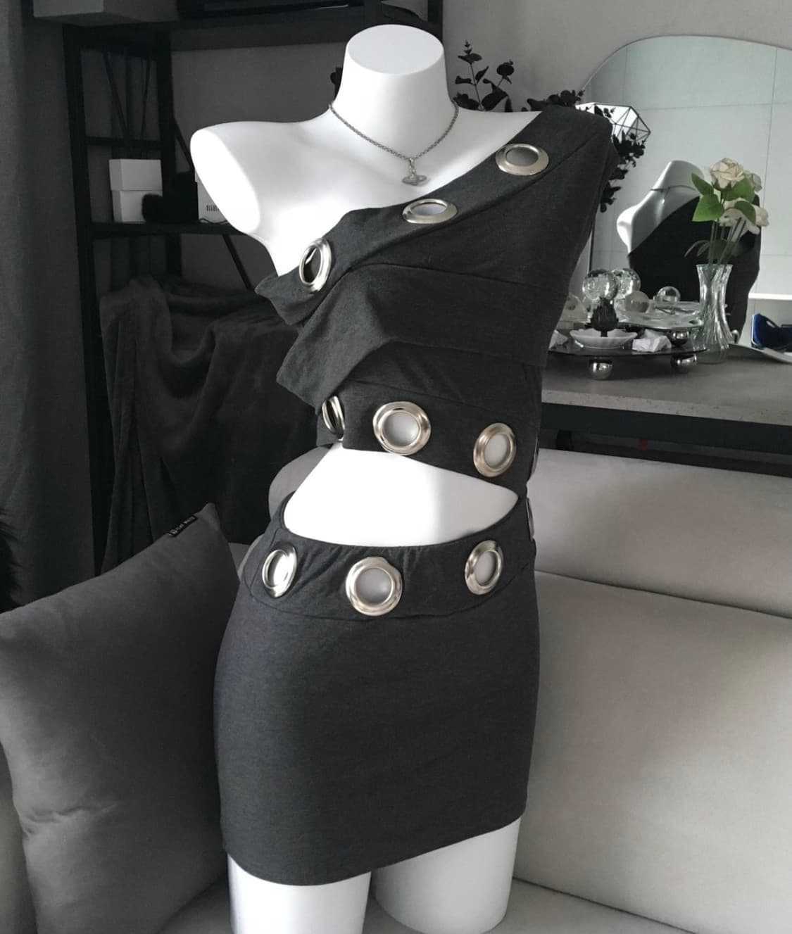 Eyelet off-shoulder dress 상품이미지1